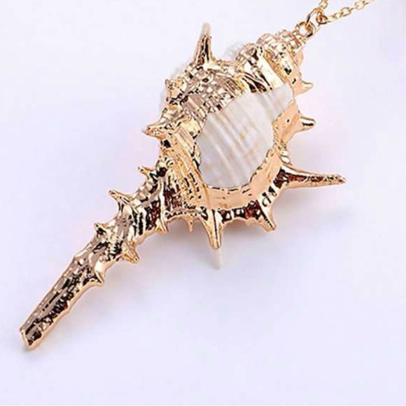 Spiny Murex~ Echinate Spiky Conch Shell Mermaid Beach Ocean Gold Dipped Necklace - Picture 1 of 16